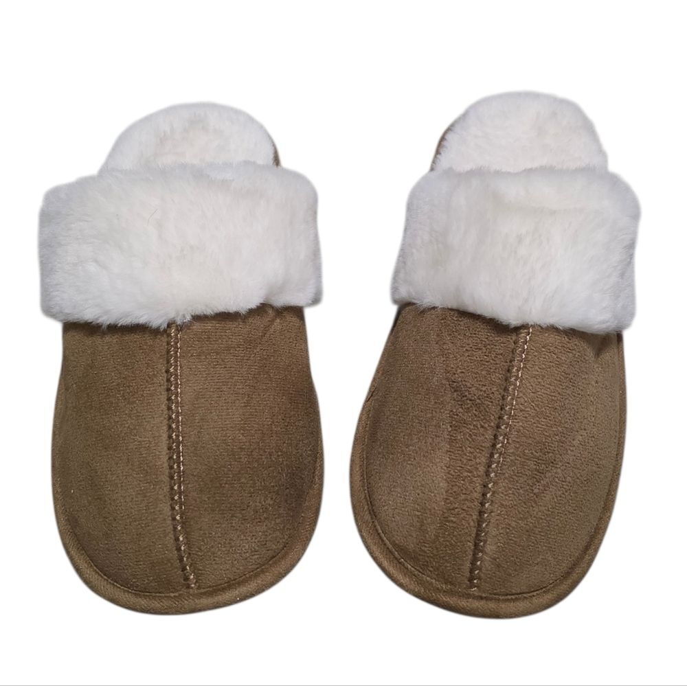 Totes Cozy Tan Slippers with White Faux Fur Lining